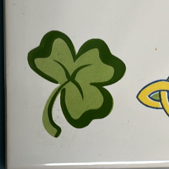 Irish Tile "Notes" Trivet with Shamrocks and a Celtic Knot, 6" Square NWT - Picture 4 of 7